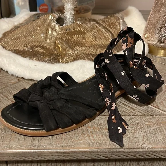 Nine West Wrap Around Sandals - Picture 4 of 6